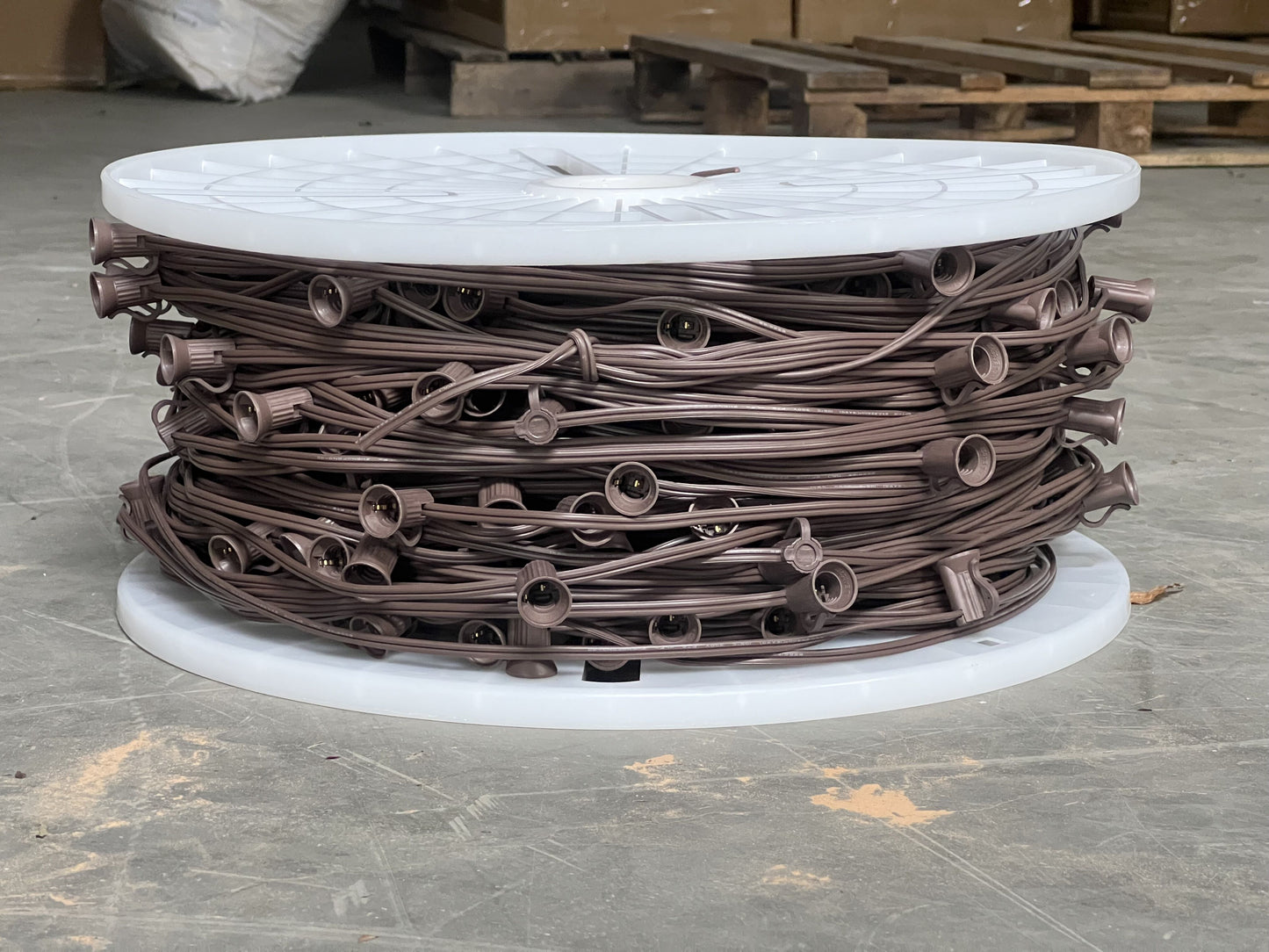 Premium Commercial Grade C7 1000-foot Socket Spool 12" Spacing 8 Amp brown Wire